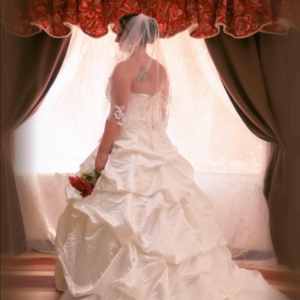 JJ’s House Wedding Dress